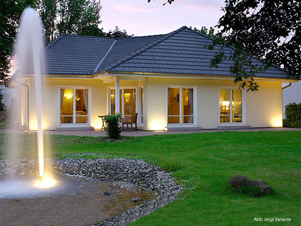 Bungalow namens Wolfenbüttel mit Überdachter Terrasse und exklusiver Anordnung als Holzhaus (Fertighaus) oder Massivhaus