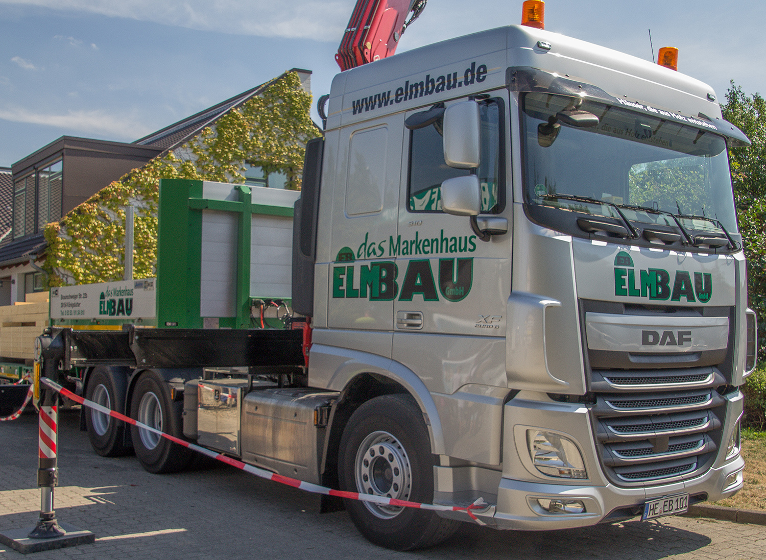 LKW der Elm Bau mit Logo